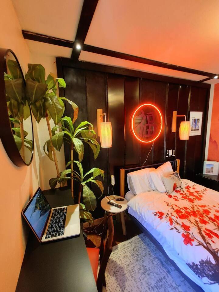 World Solo Travel'S Welcomed At St Pete Home เซนต์ปีเตอร์สเบิร์ก ภายนอก รูปภาพ