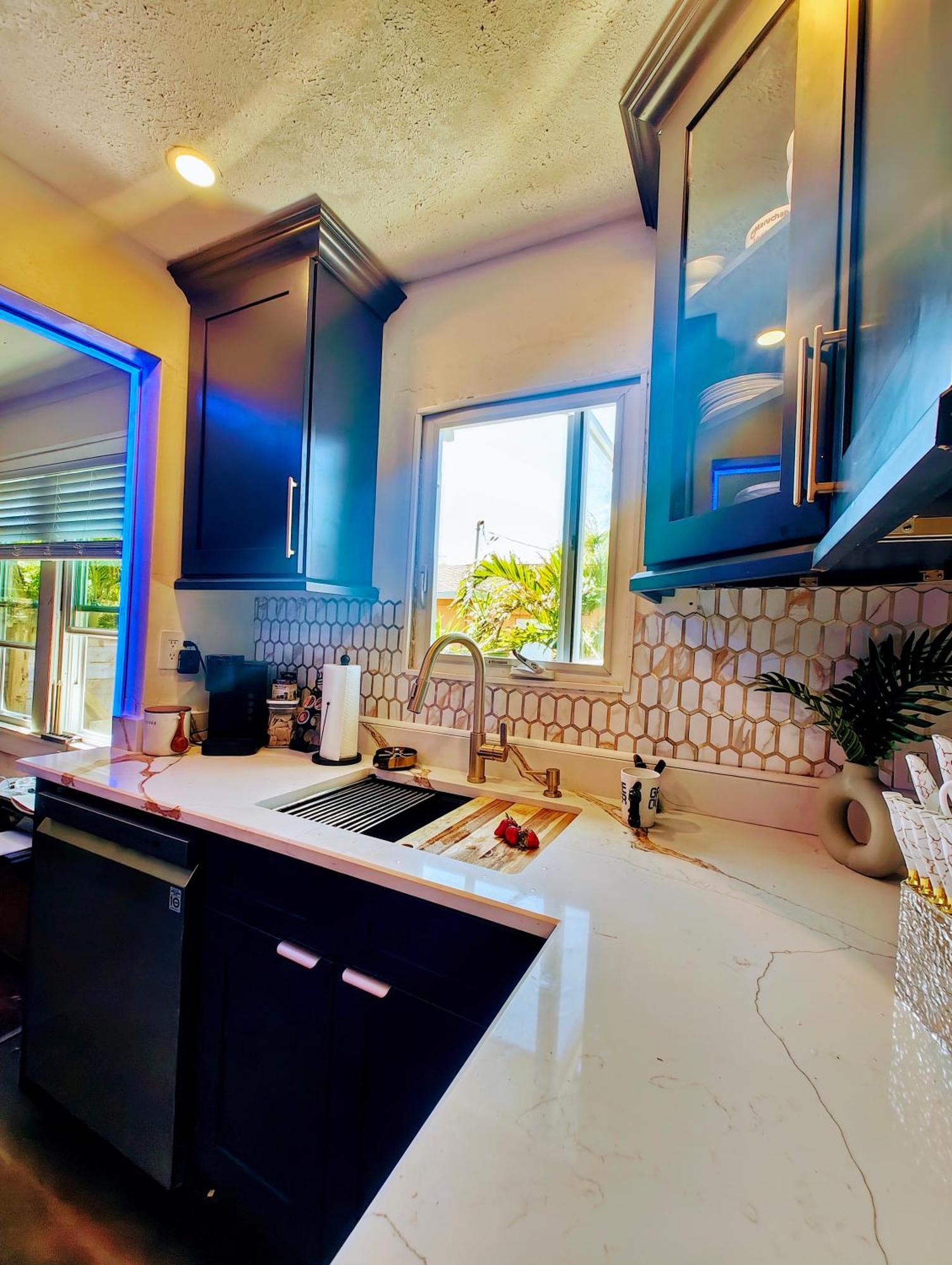 World Solo Travel'S Welcomed At St Pete Home เซนต์ปีเตอร์สเบิร์ก ภายนอก รูปภาพ