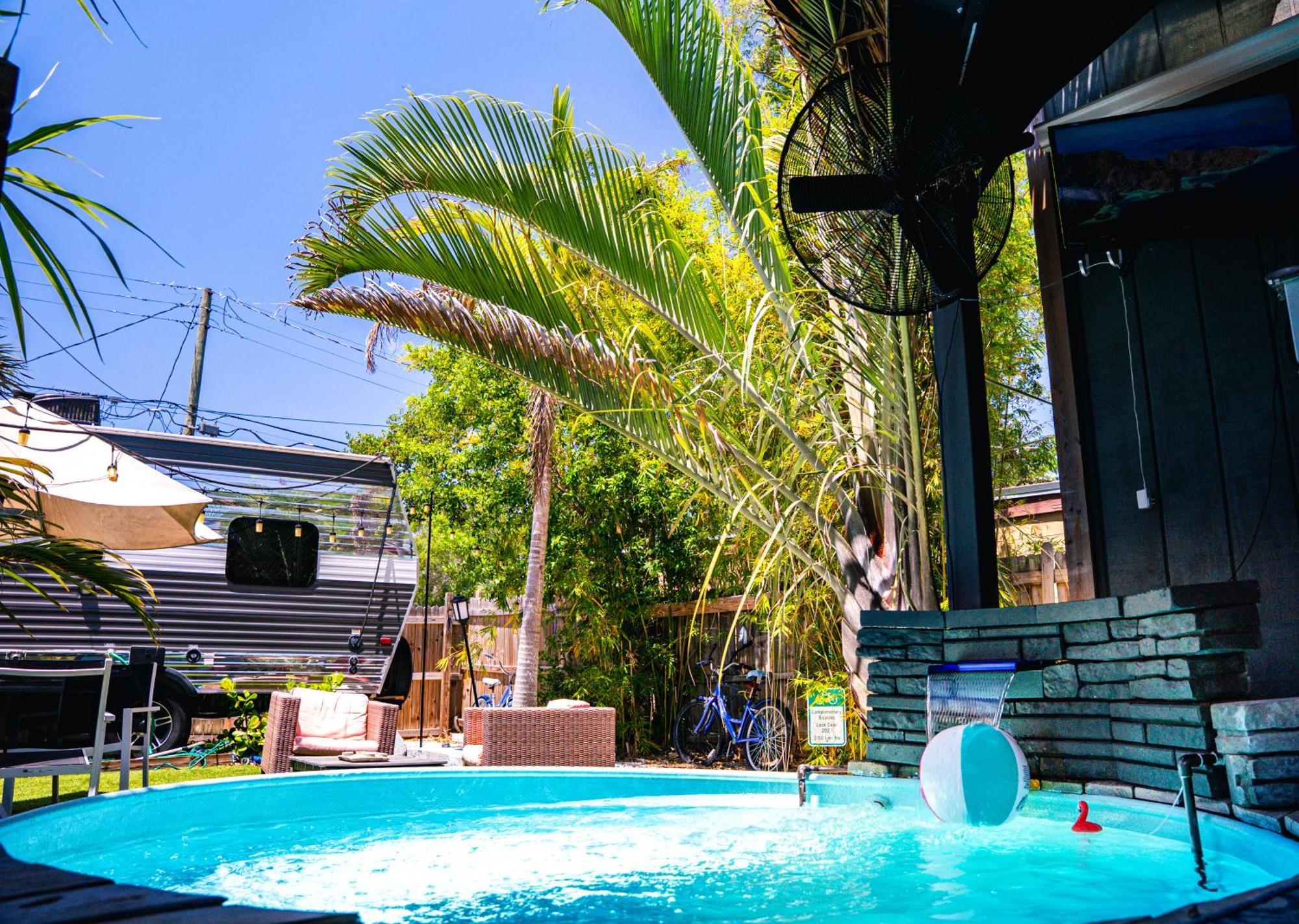 World Solo Travel'S Welcomed At St Pete Home เซนต์ปีเตอร์สเบิร์ก ภายนอก รูปภาพ